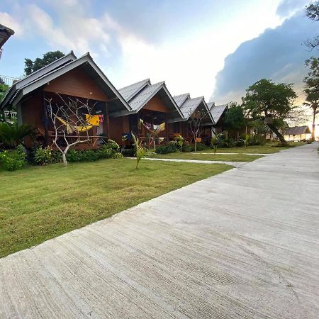 Amity Beach Resort Maret Esterno foto