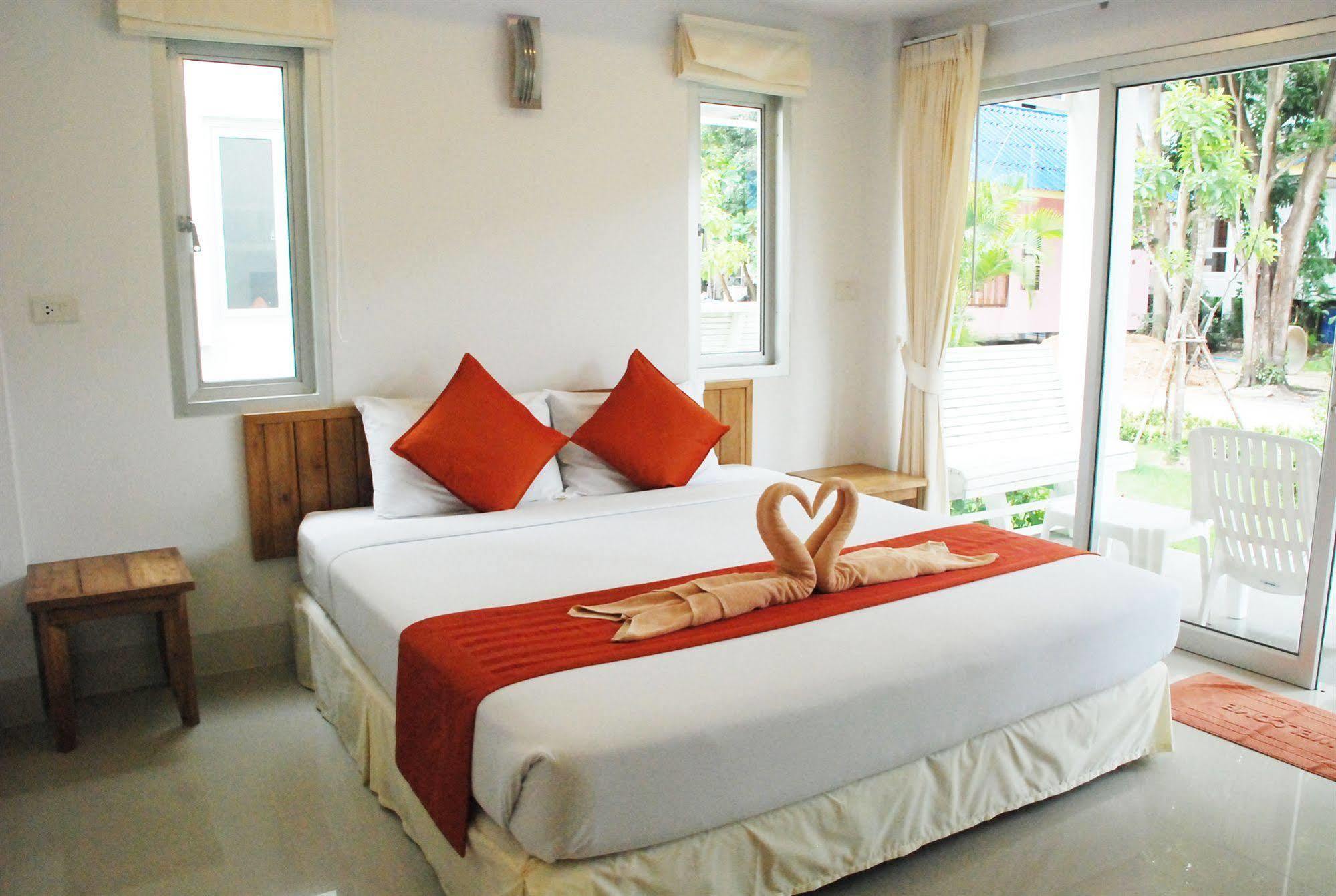 Amity Beach Resort Maret Esterno foto