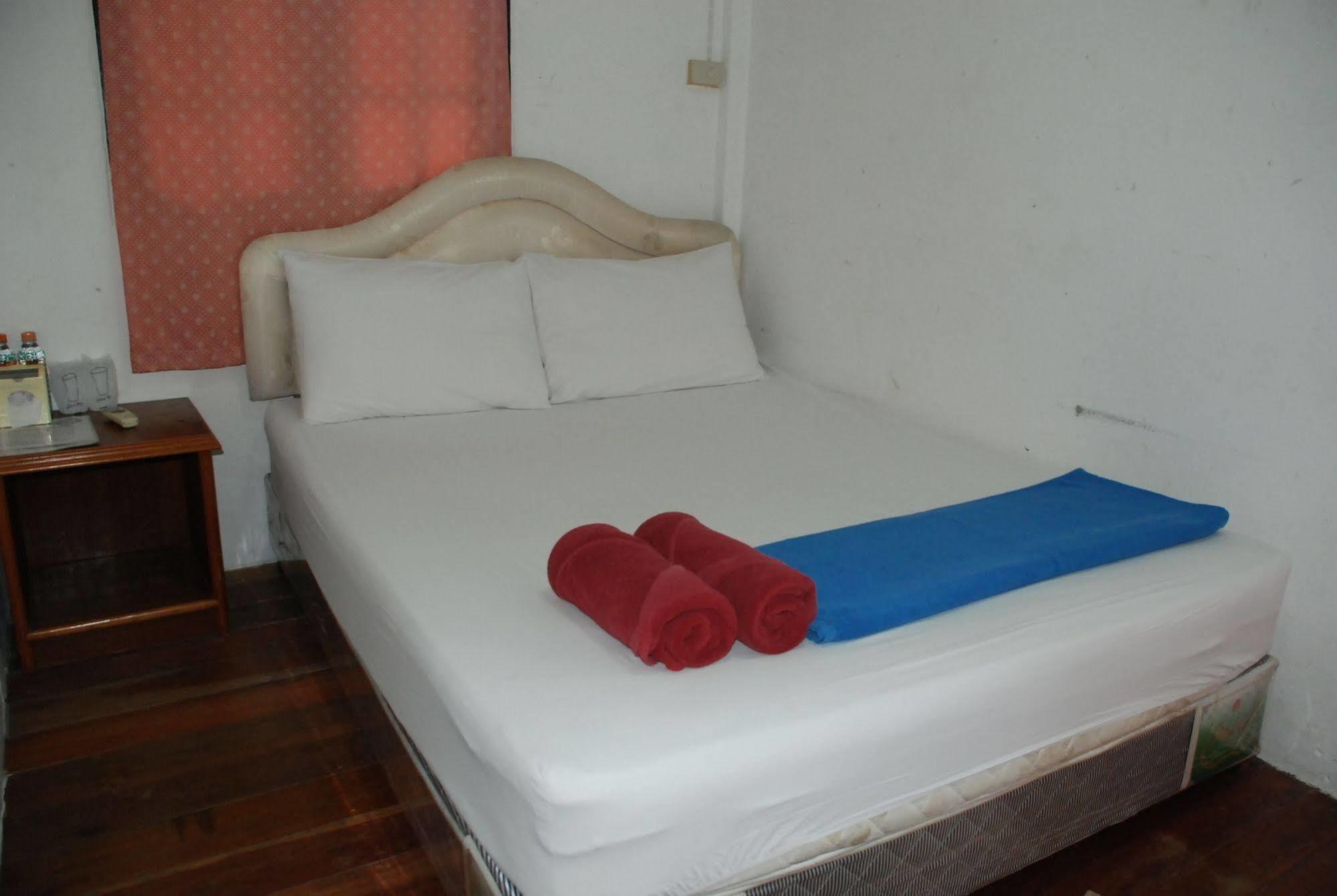 Amity Beach Resort Maret Esterno foto