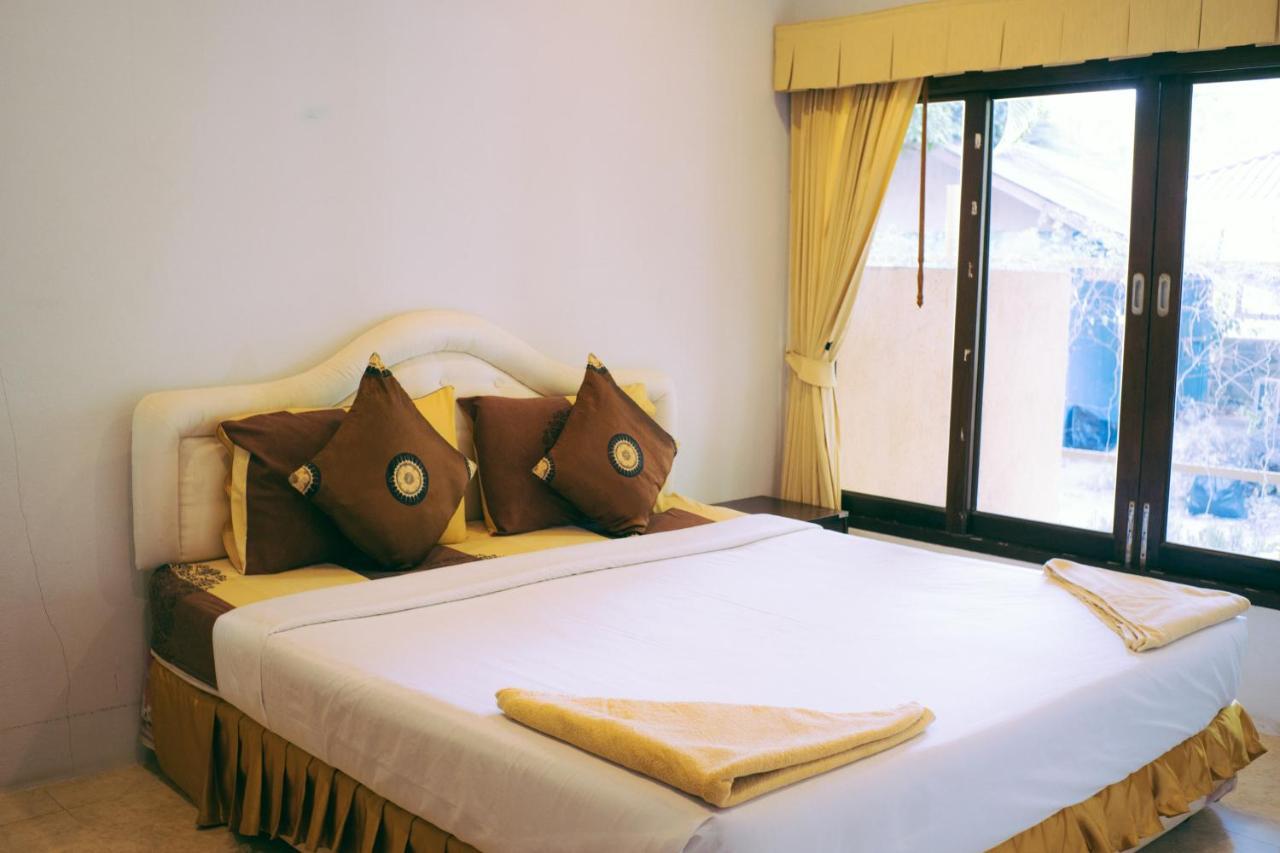 Amity Beach Resort Maret Esterno foto
