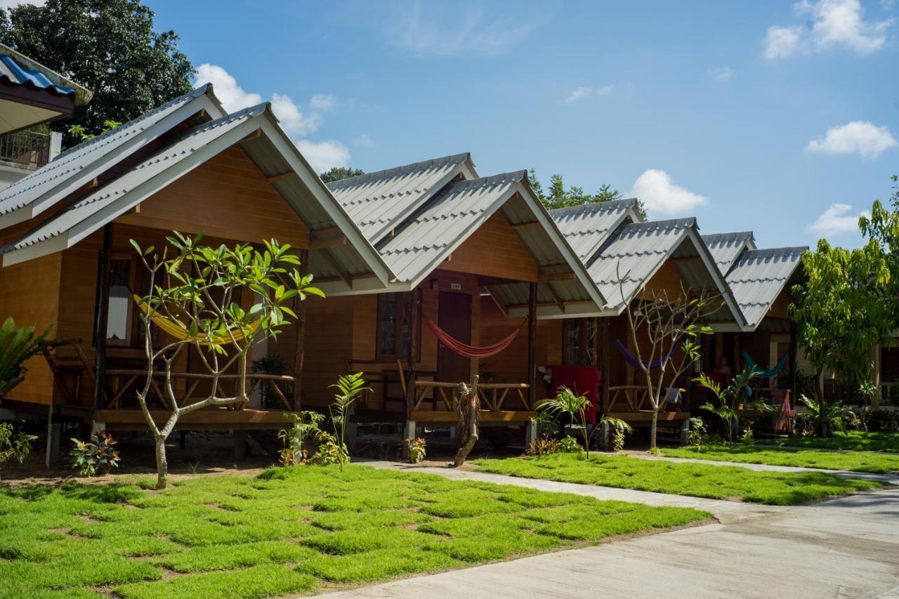 Amity Beach Resort Maret Esterno foto