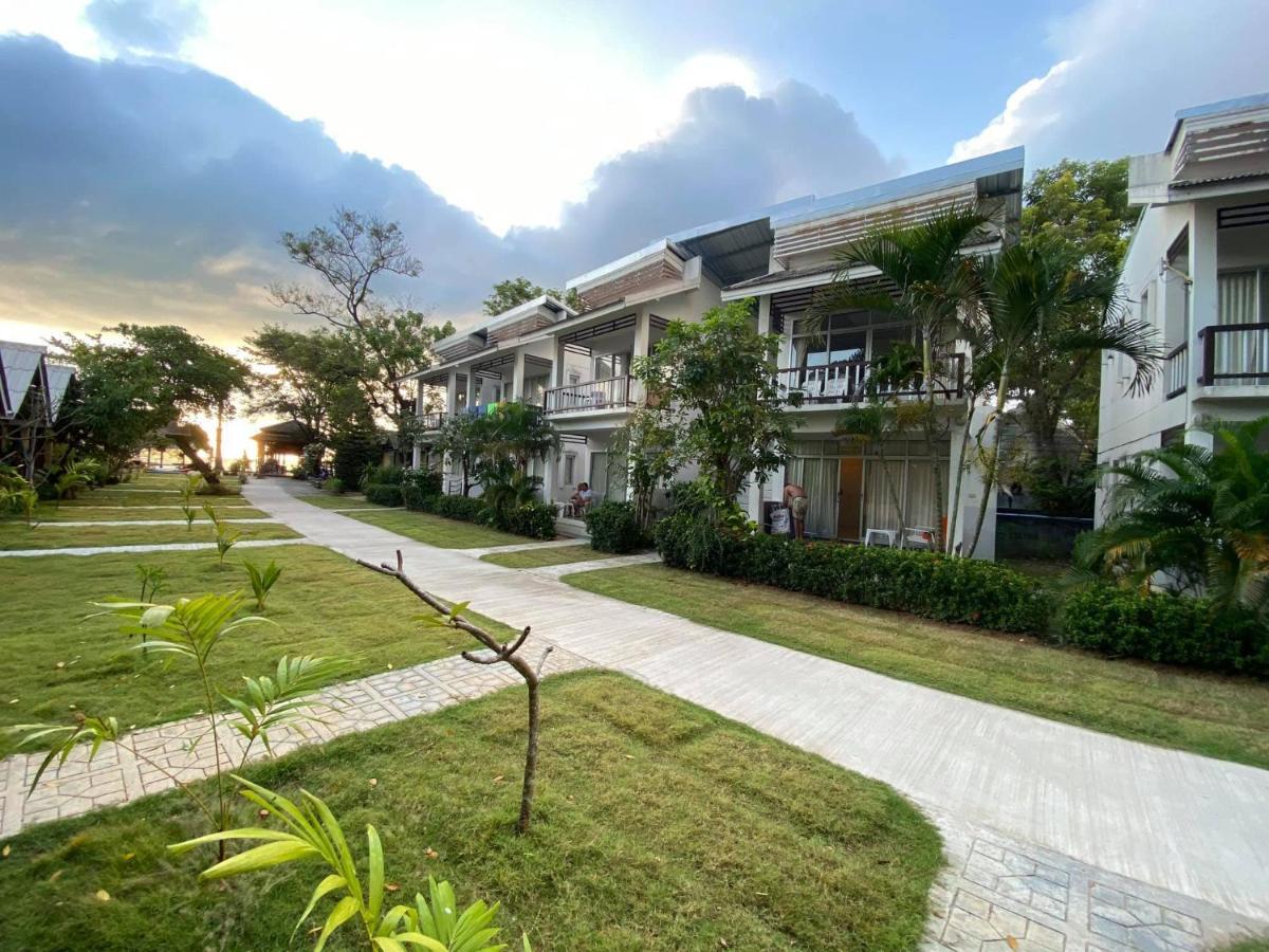 Amity Beach Resort Maret Esterno foto