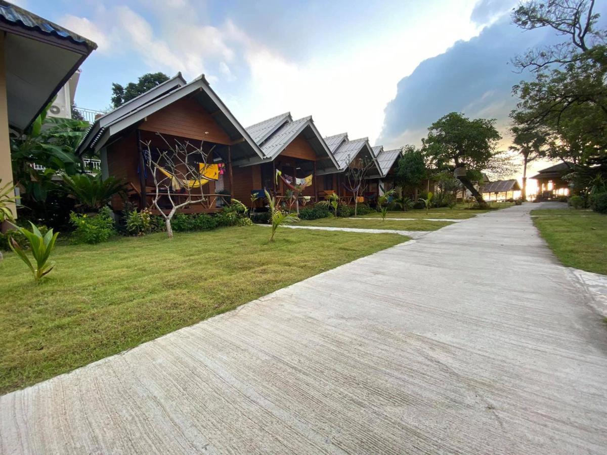 Amity Beach Resort Maret Esterno foto